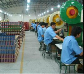 金花六堡茶铁盒工厂生产线